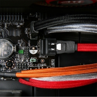 BitFenix Adattatore da Molex a 4x SATA 20 cm - Sleeved Rosso/Nero